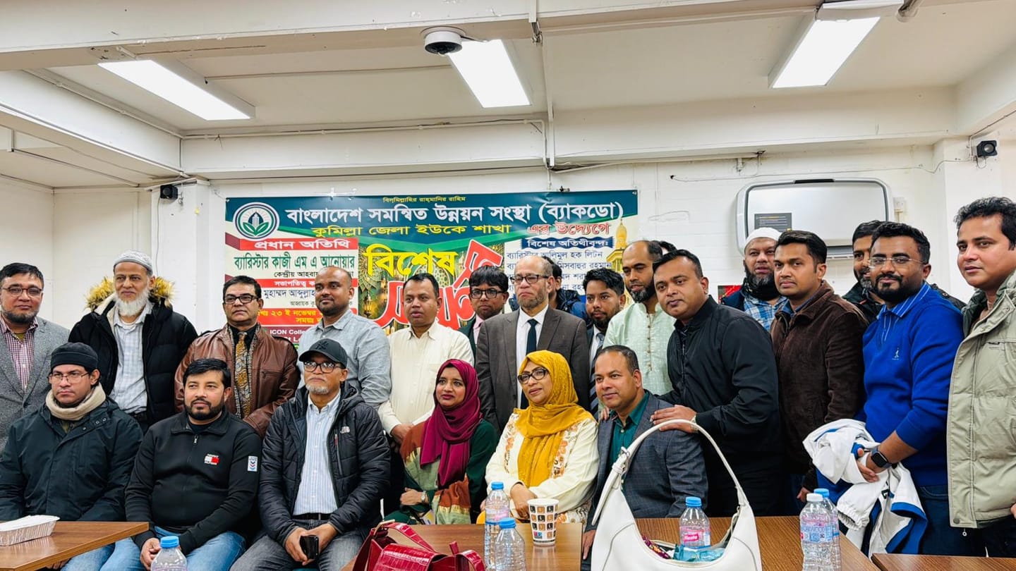 অনুষ্ঠান শেষে সংগঠনের সদস্য ও অতিথিরা